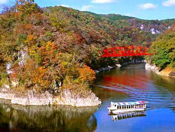 【悠閒時光】紅葉靜語．山陰山陽秋日溫泉物語６日～帝釋峽遊覧船、出雲大社、奈義町現代美術館、松江花鳥園、姬路城