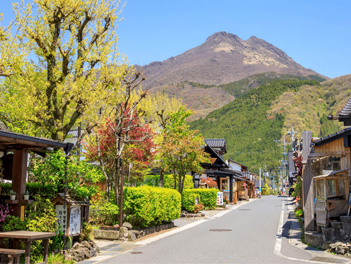 【九州歐嗨喲】北九州歐風夢幻小鎮古町輕旅行超值五日(門司港散策、宇佐神宮、湯布院、明礬溫泉湯花小屋、太宰府天滿宮、日向豆田老街、一日自由活動)【中華航空,台中/北九州】